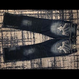 >>>>>>>>ROCK REVIVAL “VALKO” STRAIGHT JEANS<<<<<<<